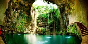 Nado en cenote durante el Jungle Tour del Tour a Chichén Itzá