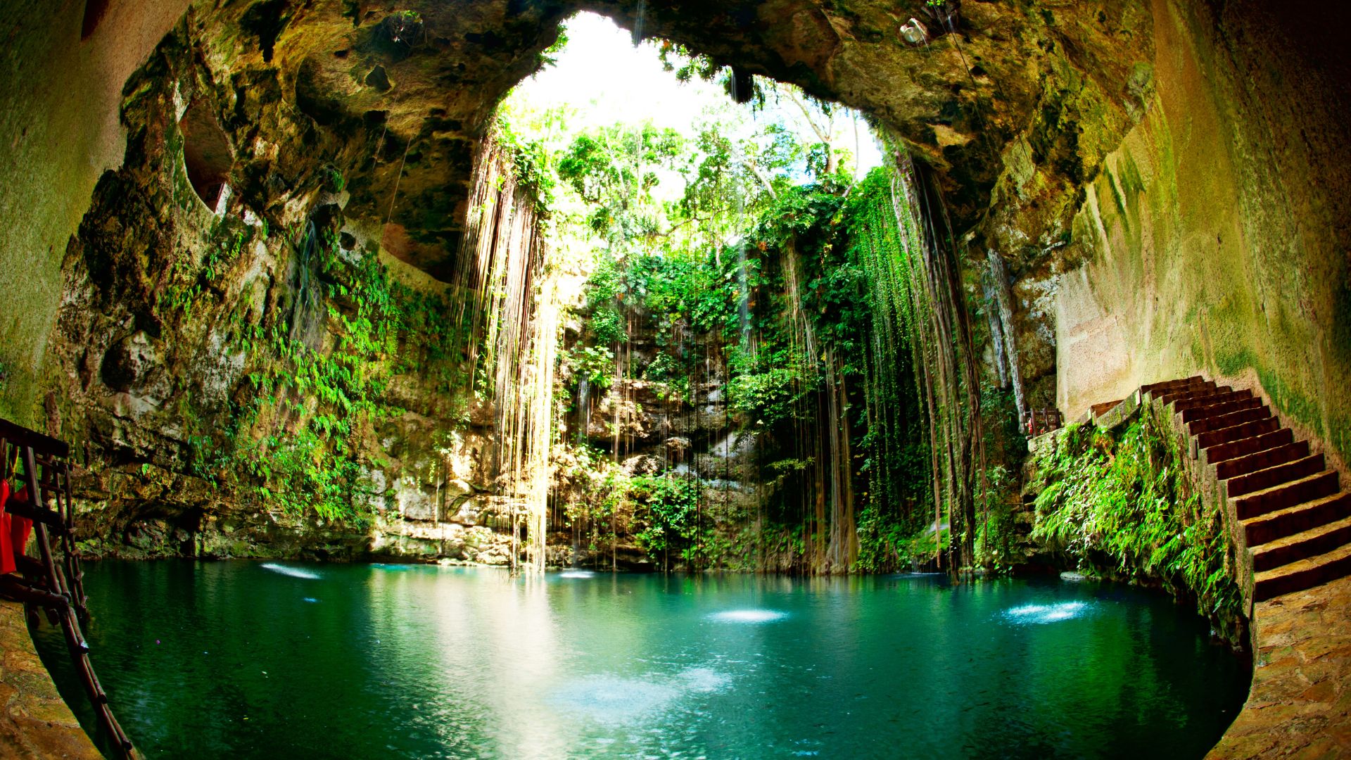 Nado en cenote durante el Jungle Tour del Tour a Chichén Itzá