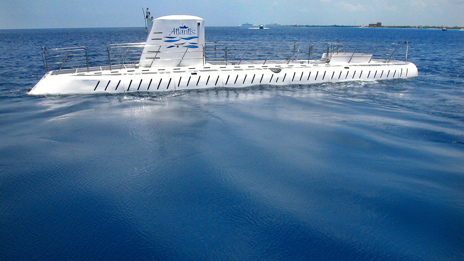 Submarino Atlantis sumergiéndose en Cozumel.