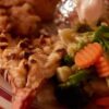 Plato de langosta y vegetales al vapor servido en el Columbus Romantic Dinner