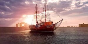 Atardecer romántico a bordo del galeón español Columbus en Cancún