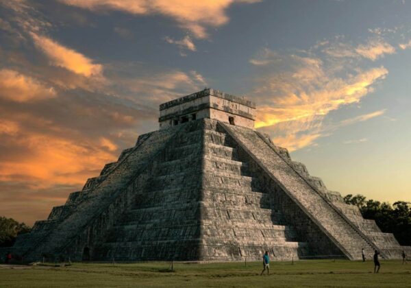 Las Coloradas + Isla Holbox + Chichén Itzá + Isla Mujeres en Catamarán